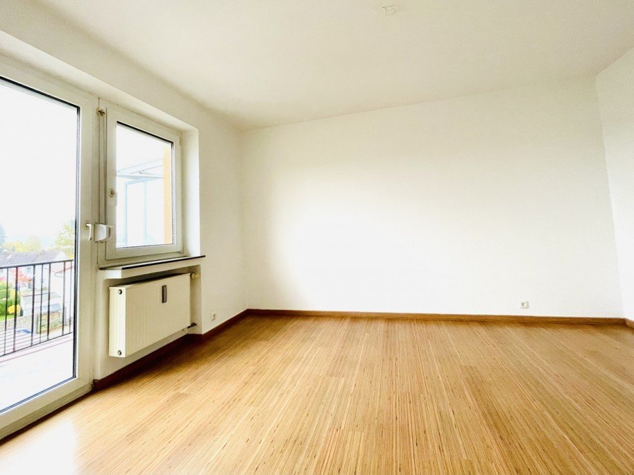 Schlafzimmer mit Zugang zum Ostbalkon Haus Kaufbeuren