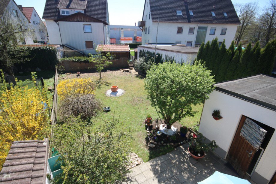 Blick in den Garten Doppelhaush�lfte Kaufbeuren