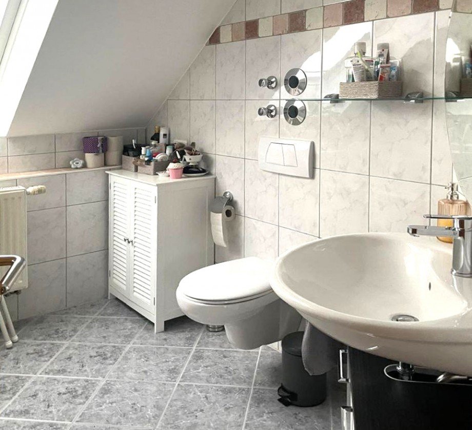 Bad/WC Dachgeschosswohnung Irsee