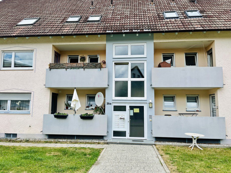 Hauseingang Souterrainwohnung Germaringen