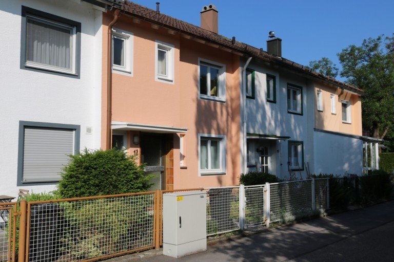 Eingang Kaufbeuren - Kaufbeuren Reihenmittelhaus Renovierung notwendig - Reihenmittelhaus mit Garage!