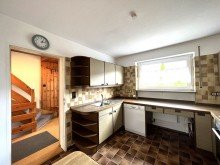 K�che Reihenmittelhaus mit PKW-Stellplatz in Zentrumsn�he.