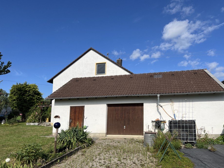 Hinterseite Grarage Einfamilienhaus Germaringen