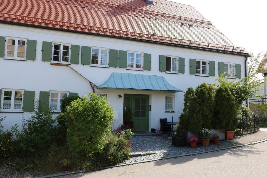 Eingang Mehrfamilienhaus Irsee