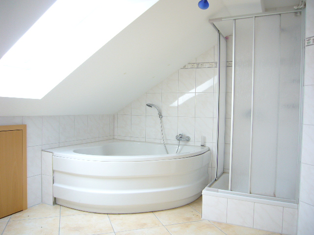 Bad - Dachgeschoss Mehrfamilienhaus Marktoberdorf