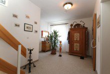Flur OG Doppelhaush�lfte mit Garage