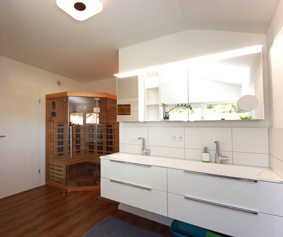 W�rmekabine im Badezimmer Zweifamilienhaus St�tten am Auerberg